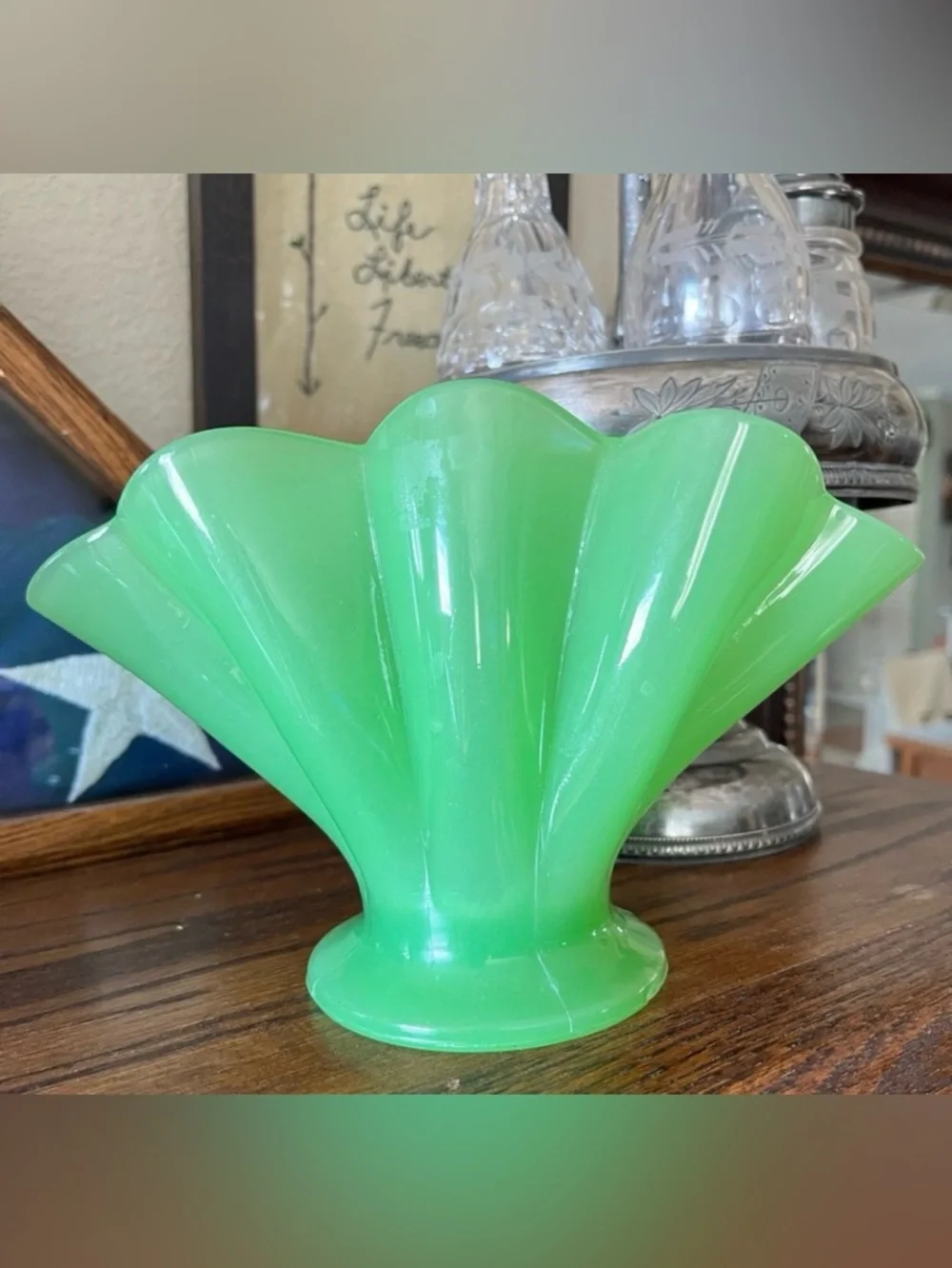 .Vintage FENTON Jade Green Satin Glass Fan Vase Urn Jadeite Style, 90 yrs old